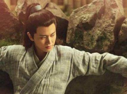《锦衣之下》今夏身体恢复了，和朋友打闹惹陆大人吃醋