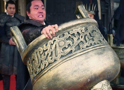 年仅23岁的秦武王是怎么死的？不是谁都能像项羽那样举鼎的