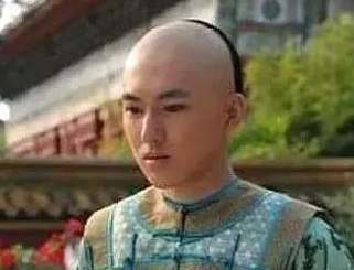 弘时是什么身份？雍正为什么要打压他