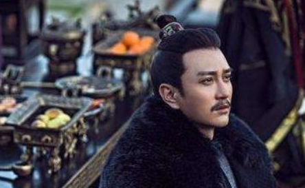 曹操问贾诩他该选哪个继承人，他说了什么？