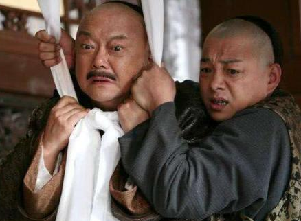 和珅为什么不提前巴结好嘉庆 简单来说和珅也不知道嘉庆会继位