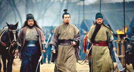 关羽被封为五虎上将之首后为何还生气 关羽辱骂黄忠的原因是什么
