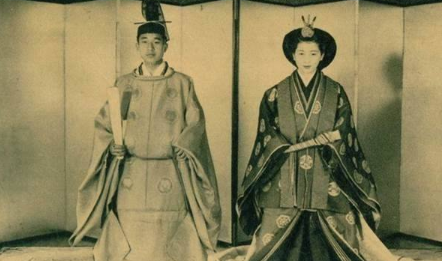 日本天皇为什么跟中国皇帝学年号改“元号”
