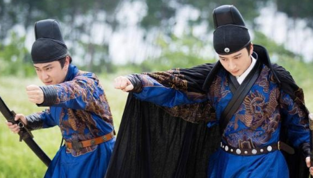 明朝锦衣卫的三大标配：绣春刀、衣服、令牌一样不能少