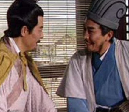 诸葛亮帮助刘备为什么是有私心的 这是和他的家族有关