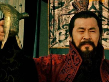 赤壁之战爆发之前，刘备和曹操的战绩分别是怎样的？