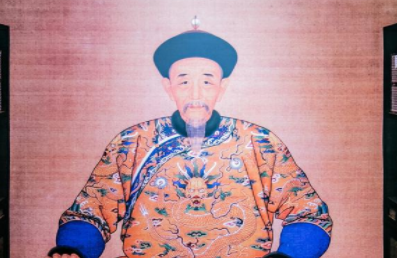 张廷玉曾被连贬三次，为何却能成为三朝重臣？