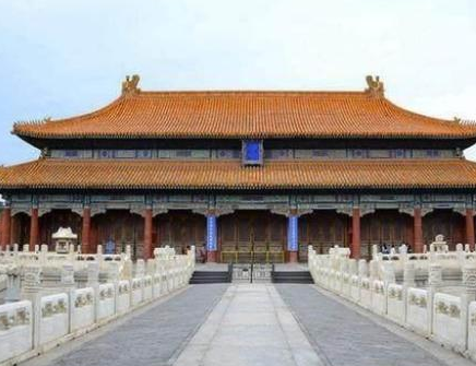 古代龙椅到底是什么材质做成的 为何至今看起来还金光闪闪