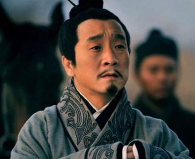 周瑜的主要贡献是什么？镇压了孙权即位初期，反叛的部分将领
