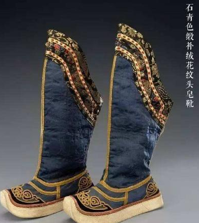 古代鞋子为什么不分左右 不仅是古代,西方也是不分左右的