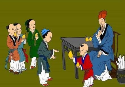 四岁就懂得让梨的孔融，为何会被曹操以不孝的名义所杀？