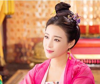 向皇后：无子无女却宠冠后宫，辅佐了两个皇帝