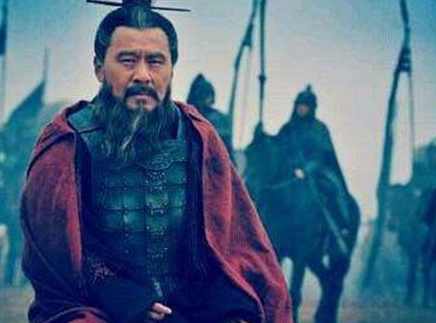曹操和小妾晚上休息之后 曹操第二天为什么要杀了小妾