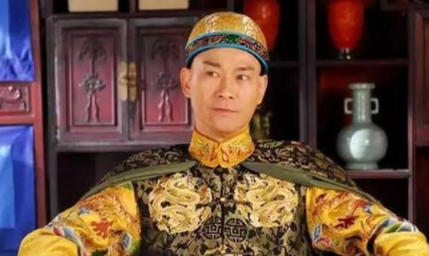 乾隆主动退位当太上皇，这三年里他是怎么度过的？