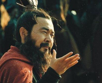 曹操俘虏关羽外还有刘备的两个老婆 曹操为什么对两人特别好