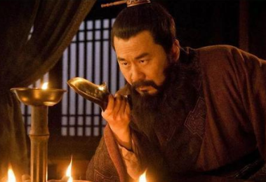 刘备曾经效力曹操，曹操为何不听程昱的建议灭了刘备？