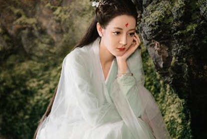 《三生三世枕上书》凤九为什么答应嫁给沧夷神君？沧夷神君喜欢凤九吗？