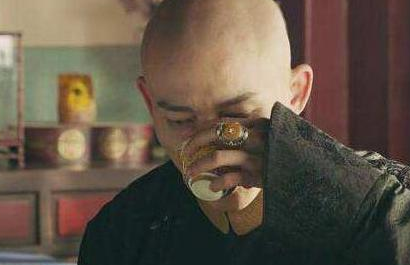 皇帝早上起床后要“洗龙沟”，这龙沟是指什么？