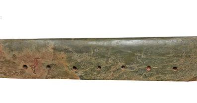 1975年,在河南偃师二里头村出土了一批玉器,经考古学界鉴定后认为是