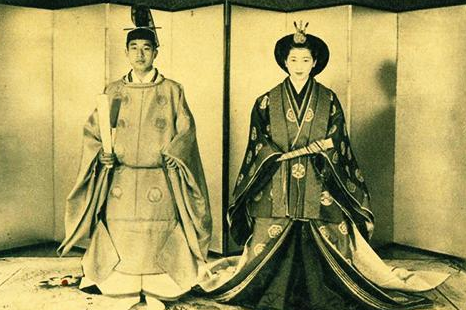 为什么在日本天皇不能直接统治日本 反而要依靠幕府的将军们呢