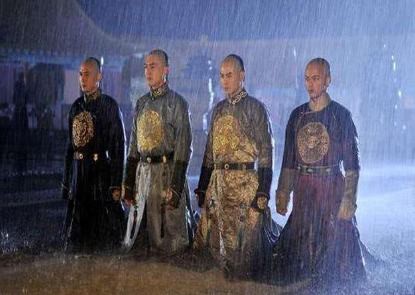 为什么说九子夺嫡是康熙自己一手造成的？康熙到底犯了什么错？