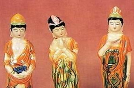 唐三彩只有三种颜色吗？在类别上它属于瓷器吗