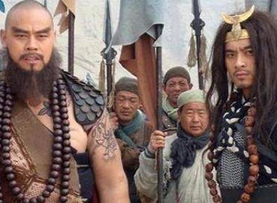 三山聚义打青州时，武松为什么不出战？原因是什么