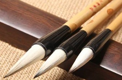 历史上最早的毛笔是谁发明的？毛笔最初是用什么制作的？