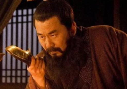 许劭看人很准。除了曹操他还评价过哪些人？