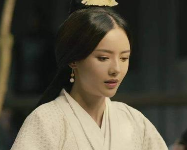 东汉末年洛阳的第一歌姬，曹操曾为她落泪