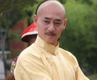 恭亲王奕䜣是怎么将清朝推到末路的？他做了什么事情