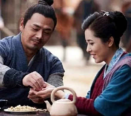 古人结账丢下银子就走,小二也不阻拦 小二就不怕钱给少了吗