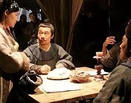 古人结账丢下银子就走,小二也不阻拦 小二就不怕钱给少了吗