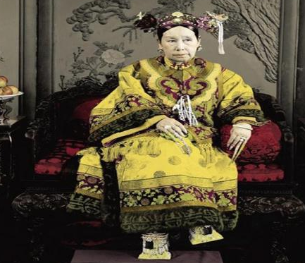 古代妃子的指甲那么长 她们是如何侍寝和上厕所的