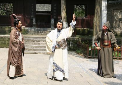 刘备和曹操之间到底是什么关系 刘备和曹操真的是亲戚关系吗