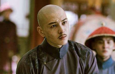 雍正最聪明的儿子，弘昼靠装疯卖傻保全一世平安