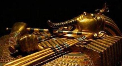 图特卡蒙陵墓是被哪些人挖掘的？图特卡蒙陵墓里有多少珍宝？