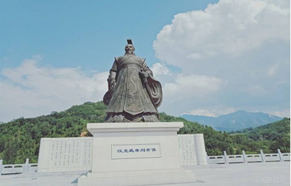 刘秀是怎么对待西汉皇族的？下降所有西汉正统王室的爵位