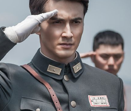 《雷霆战将》是根据小说改变的吗 该剧讲述了什么故事