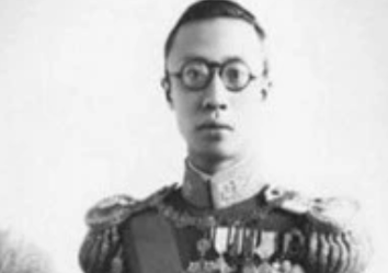 清朝末代皇帝溥仪，他的一生为何三次为帝，又三次退位？