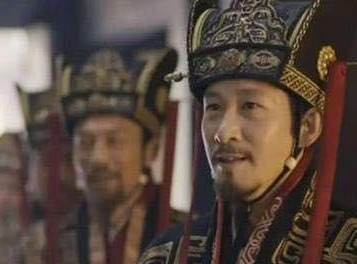 荀彧为什么要投奔又篡汉之心的曹操而不去帮刘备？真相是什么