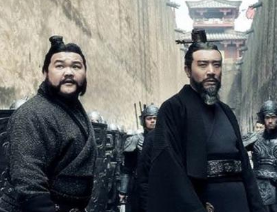 中国的王朝君主们，是如何一步一步实现真正的专权的？