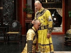 自己退位当太上皇的乾隆为何不放权给嘉庆？原因是什么