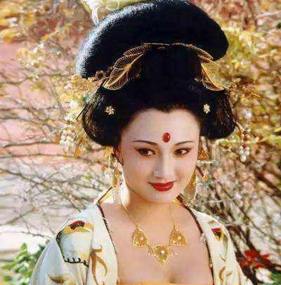 杨玉环,是唐明皇的贵妃,历史上有很多歌颂她的诗歌,是我国四大美女之