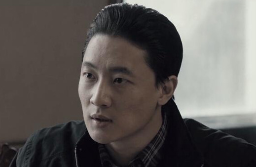 《三叉戟》年轻时候的大背头是谁演的？扮演者资料介绍