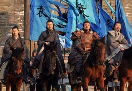 官渡之战曹操都可以以少胜多 赤壁之战曹操兵多为什么还输了