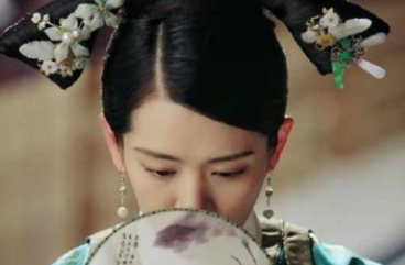 她为乾隆生育了二子一女，死后乾隆为她斥巨资修陵墓