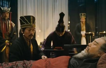 助曹丕成功上位的两个谋士分别是谁？一个位列三公