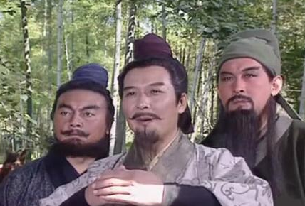 世人只知刘备三顾茅庐请诸葛亮 却不知道曹操三请诸葛亮