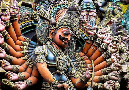 阿修罗：印度神话中半神半人的大力神，为佛教天龙八部之一